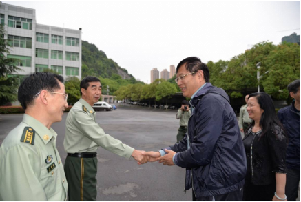 贵州出版集团公司总经理宋健出席贵州省新华书店·贵州警卫局"军民